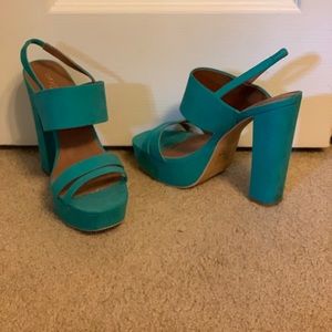 Eva Mendes platform heels